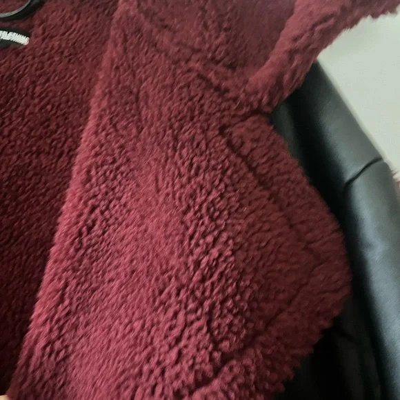 PrettyLittleThing Burgundy and Black Teddy Jacket - Picture 7 of 8